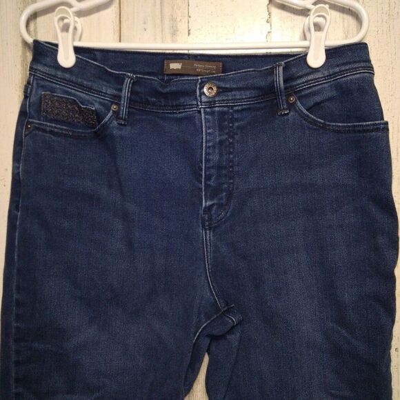 Levi's Perfectly Slimming 512 Cutoff Raw Hem Size 14 31x25 - Picture 4 of 9